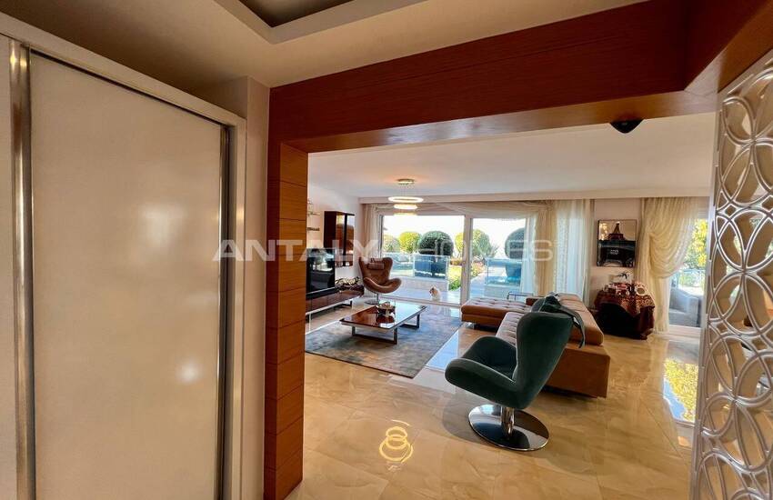 خانه شیک با منظره دریا و شهر در آلانیا 20