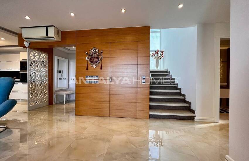 خانه شیک با منظره دریا و شهر در آلانیا 21