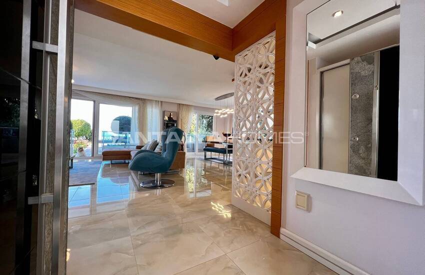 خانه شیک با منظره دریا و شهر در آلانیا 22