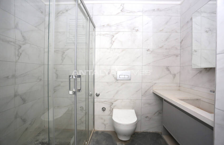 Antalya Altıntaş'ta Zengin Olanaklı Sitede Şık Daire 22