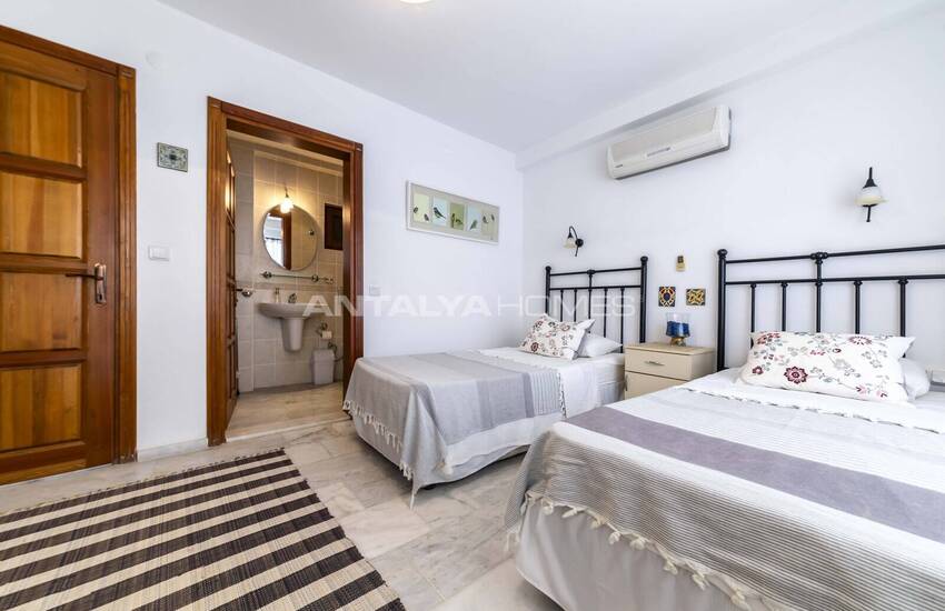 House with Pool Close to Beach in Kalkan 24