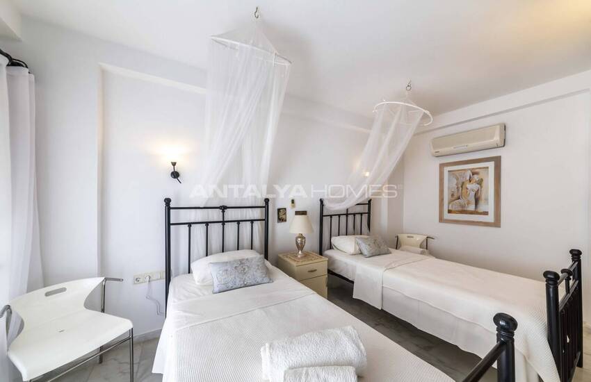 House with Pool Close to Beach in Kalkan 28