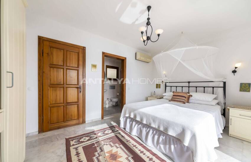 House with Pool Close to Beach in Kalkan 25