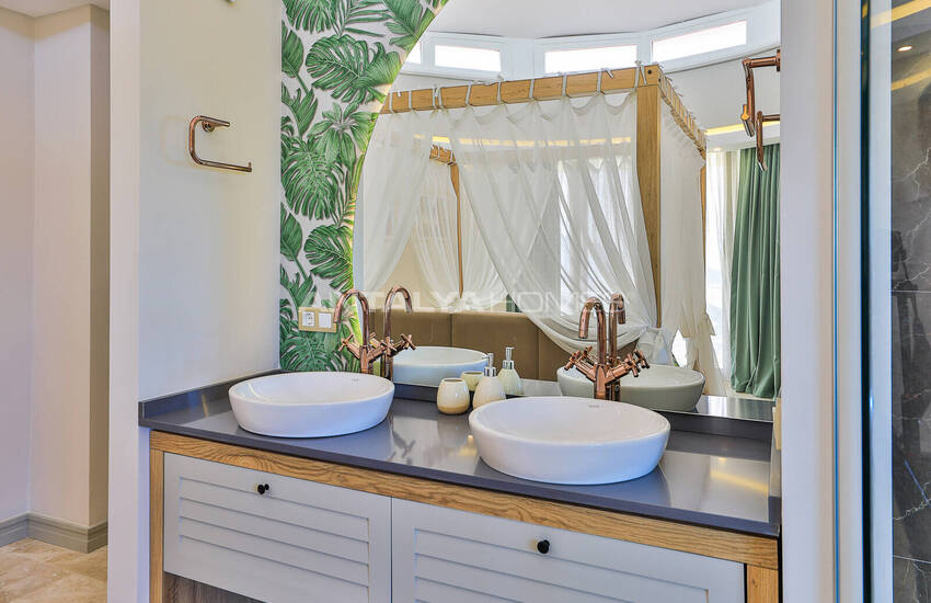 Kaş Kalkan'da Havuzlu ve Deniz Manzaralı Lüks 5+1 Villa 40