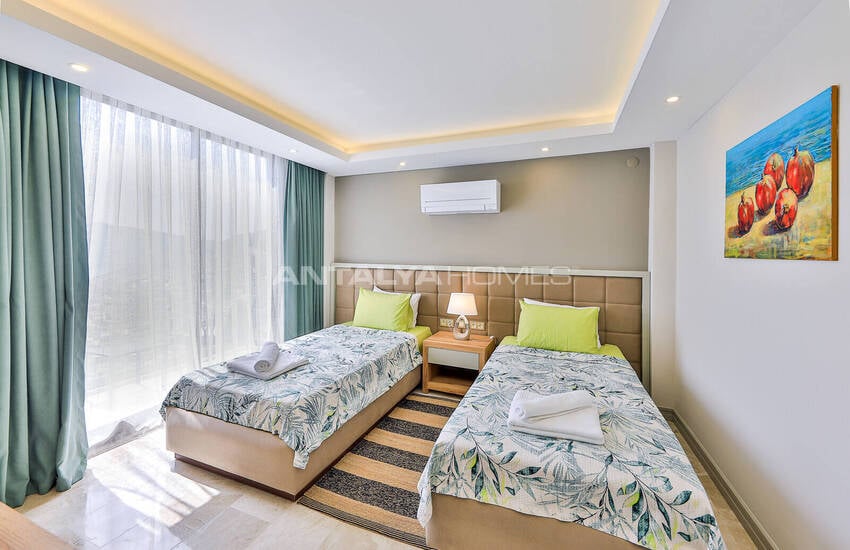 Kaş Kalkan'da Havuzlu ve Deniz Manzaralı Lüks 5+1 Villa 37