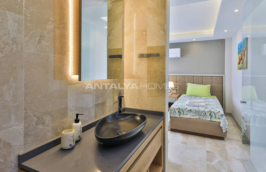 Kaş Kalkan'da Havuzlu ve Deniz Manzaralı Lüks 5+1 Villa 42