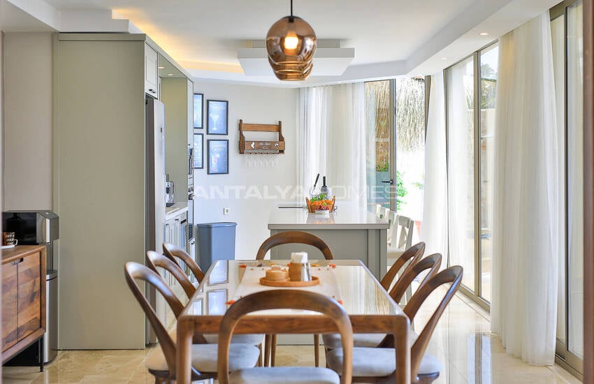 Kaş Kalkan'da Havuzlu ve Deniz Manzaralı Lüks 5+1 Villa 24