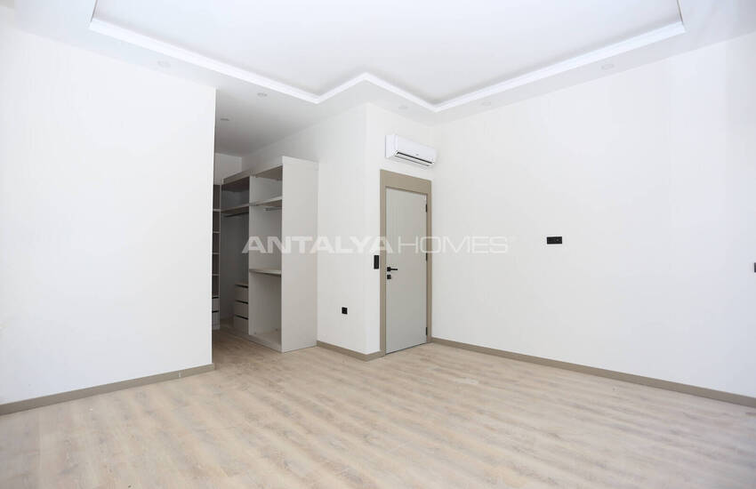 Detached House in an Exclusive Complex in Altıntaş 12