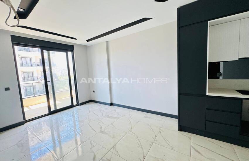Alanya Merkezinde Havuzlu Sitede Şık Daireler 25