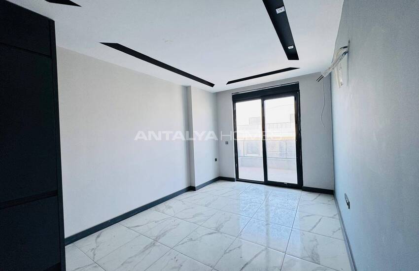 Alanya Merkezinde Havuzlu Sitede Şık Daireler 27