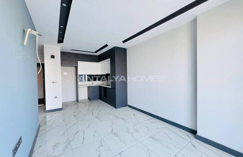 Alanya Merkezinde Havuzlu Sitede Şık Daireler 24