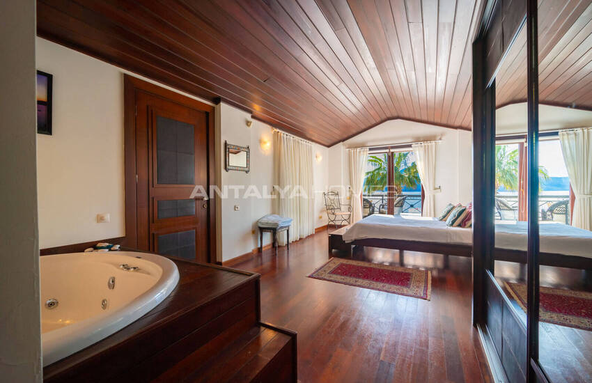 Beachfront House with Beach Access and Pool in Kalkan 57