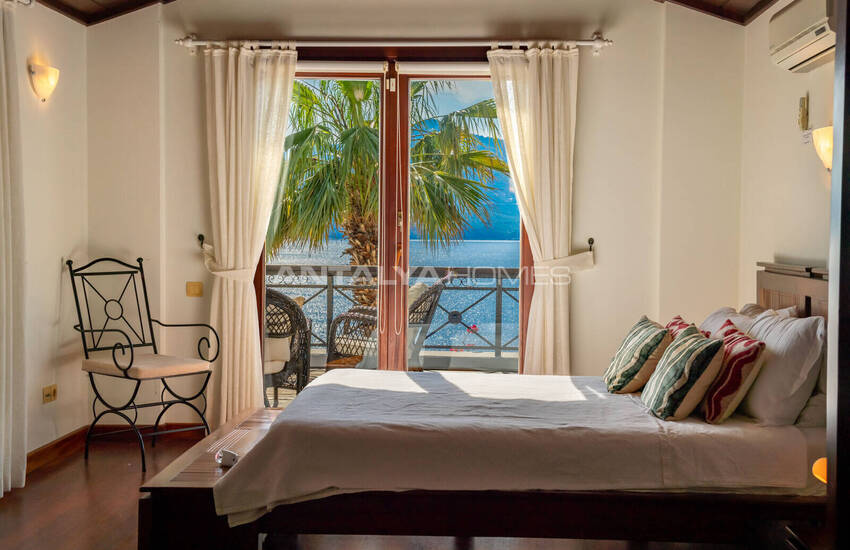 Beachfront House with Beach Access and Pool in Kalkan 58