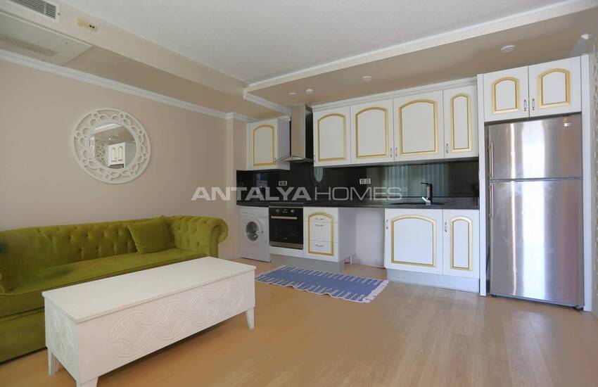 Antalya Konyaaltı’nda Havuz Manzaralı Eşyalı 2+1 Daire 15