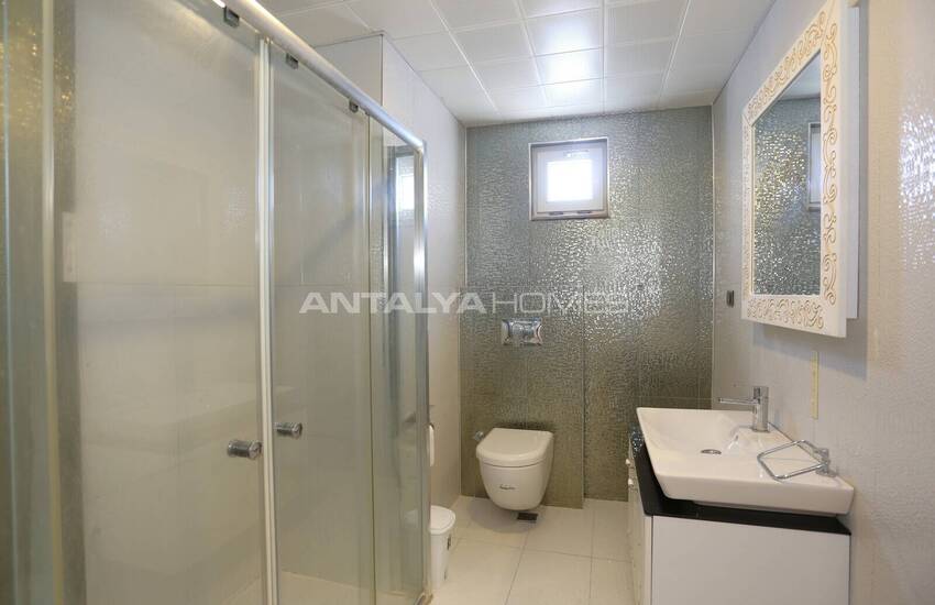 Antalya Konyaaltı’nda Havuz Manzaralı Eşyalı 2+1 Daire 23