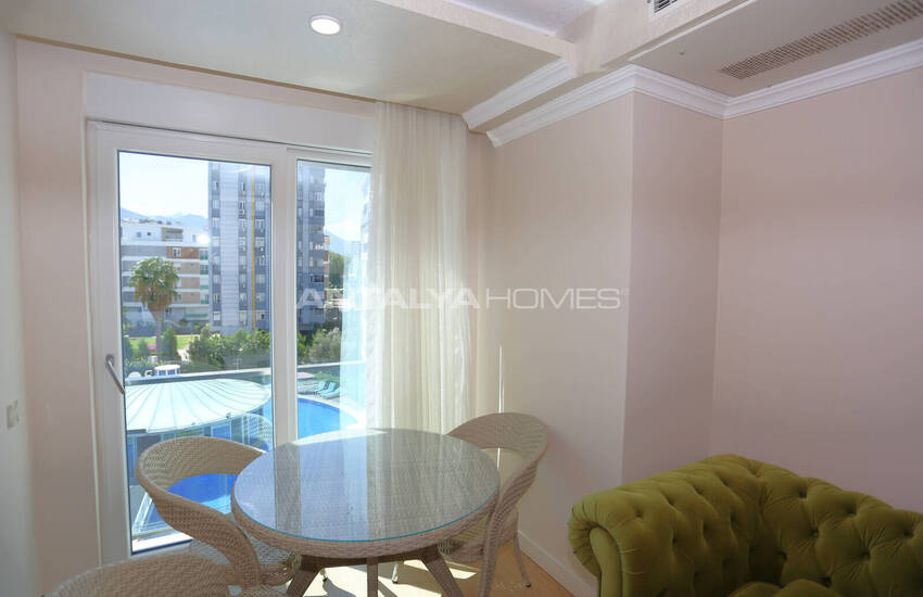 Antalya Konyaaltı’nda Havuz Manzaralı Eşyalı 2+1 Daire 17