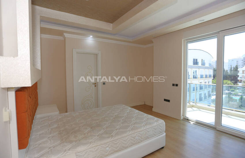 Antalya Konyaaltı’nda Havuz Manzaralı Eşyalı 2+1 Daire 21