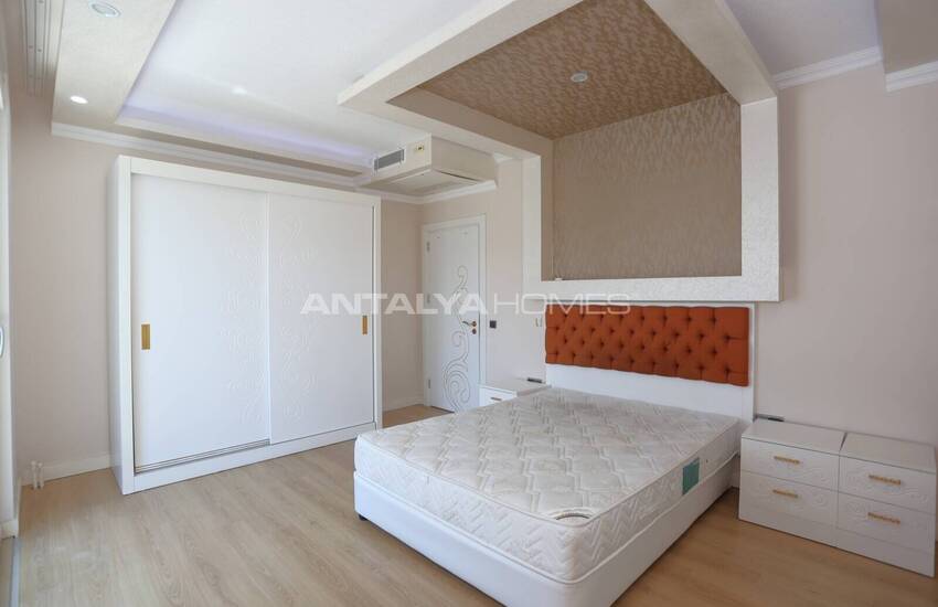 Antalya Konyaaltı’nda Havuz Manzaralı Eşyalı 2+1 Daire 22