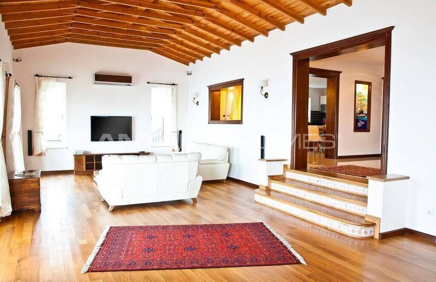 Kaş'ta Yatırım Potansiyeli Olan Deniz Manzaralı Gayrimenkul 12