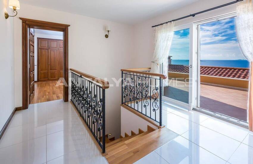 Kaş'ta Yatırım Potansiyeli Olan Deniz Manzaralı Gayrimenkul 21