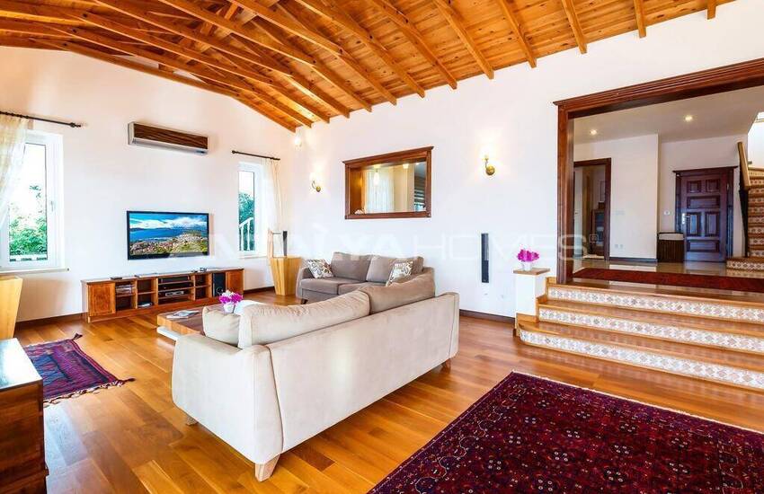 Kaş'ta Yatırım Potansiyeli Olan Deniz Manzaralı Gayrimenkul 13