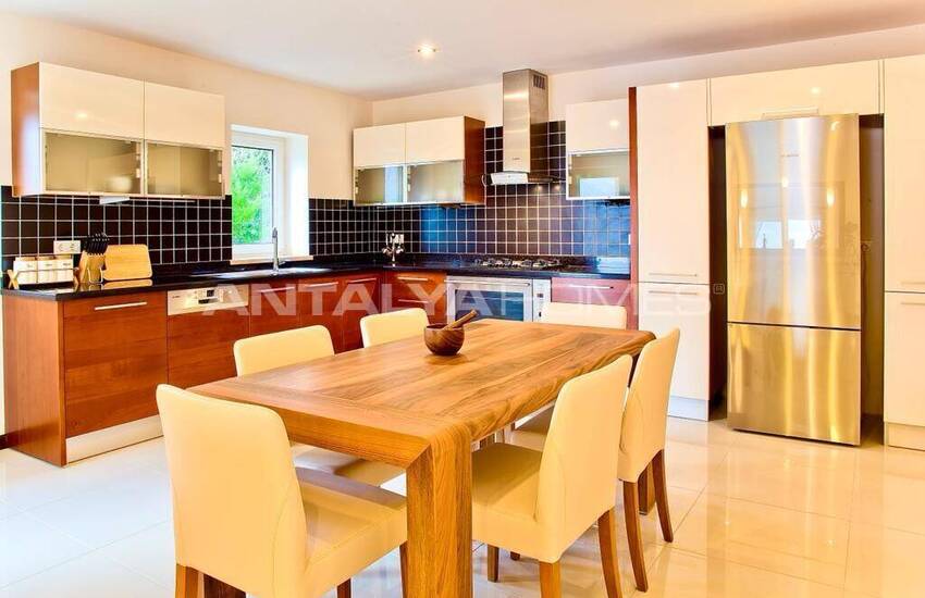 Kaş'ta Yatırım Potansiyeli Olan Deniz Manzaralı Gayrimenkul 14