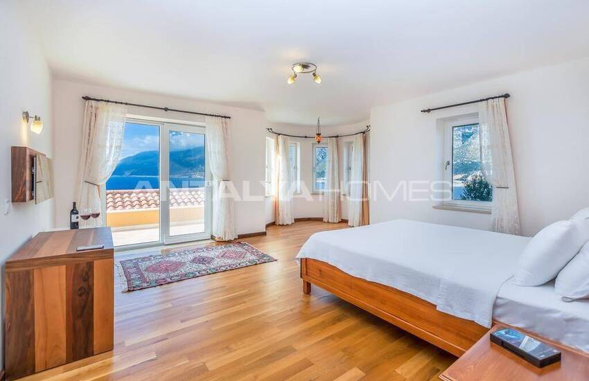 Kaş'ta Yatırım Potansiyeli Olan Deniz Manzaralı Gayrimenkul 16