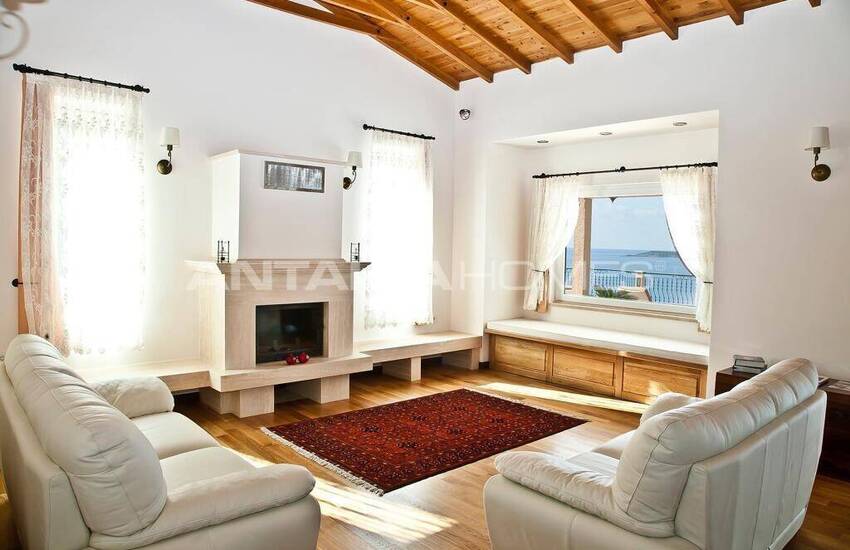 Kaş'ta Yatırım Potansiyeli Olan Deniz Manzaralı Gayrimenkul 11