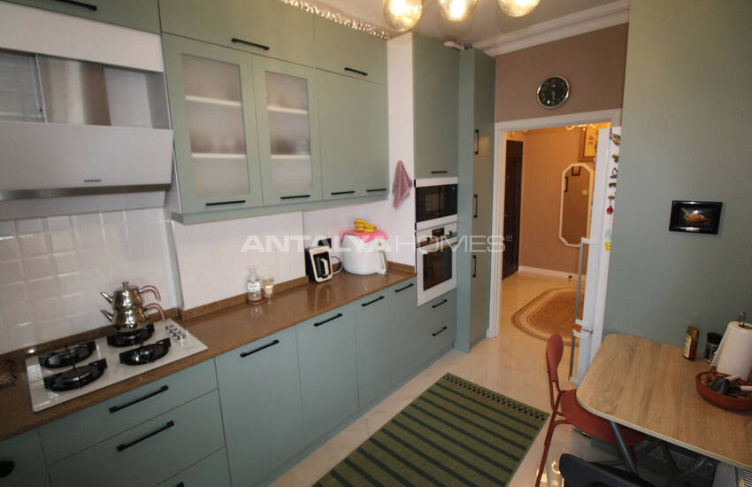 3-комнатная квартира с видом на море в центре Лары 12