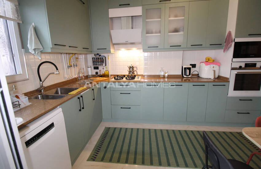 3-комнатная квартира с видом на море в центре Лары 10