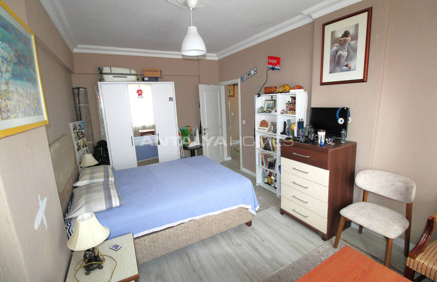 3-комнатная квартира с видом на море в центре Лары 17