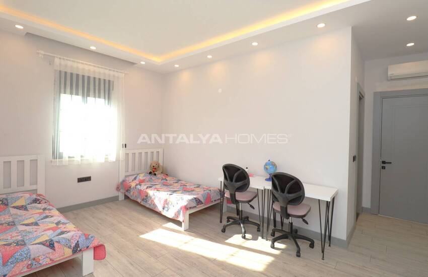 Antalya Döşemealtı'nda Havuzlu ve Dağ Manzaralı Ev 19