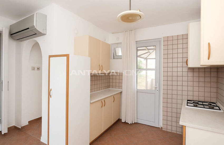 Antalya Manavgat'ta Denize Yakın Sitede 3 Yatak Odalı Villa 25