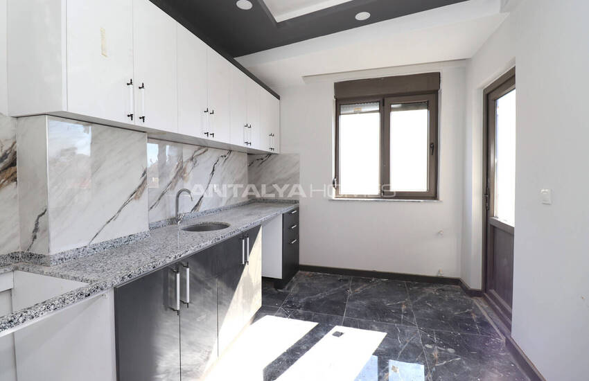 Antalya'da Ulaşım ve Olanaklara Yakın Daire 10