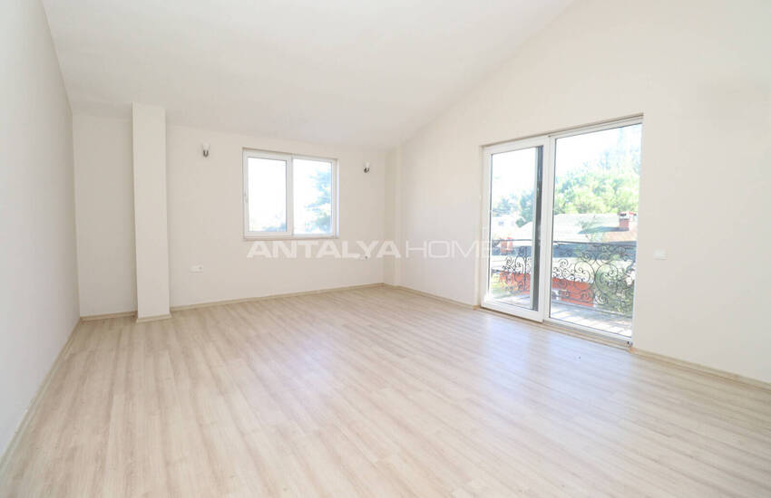 Detached House with Forest Views in Antalya Kepez 30