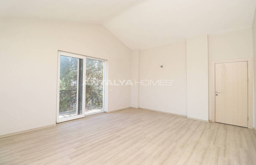 Detached House with Forest Views in Antalya Kepez 31