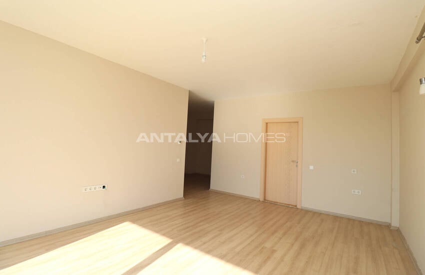 Detached House with Forest Views in Antalya Kepez 34