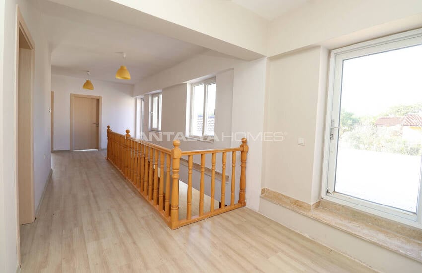 Detached House with Forest Views in Antalya Kepez 36