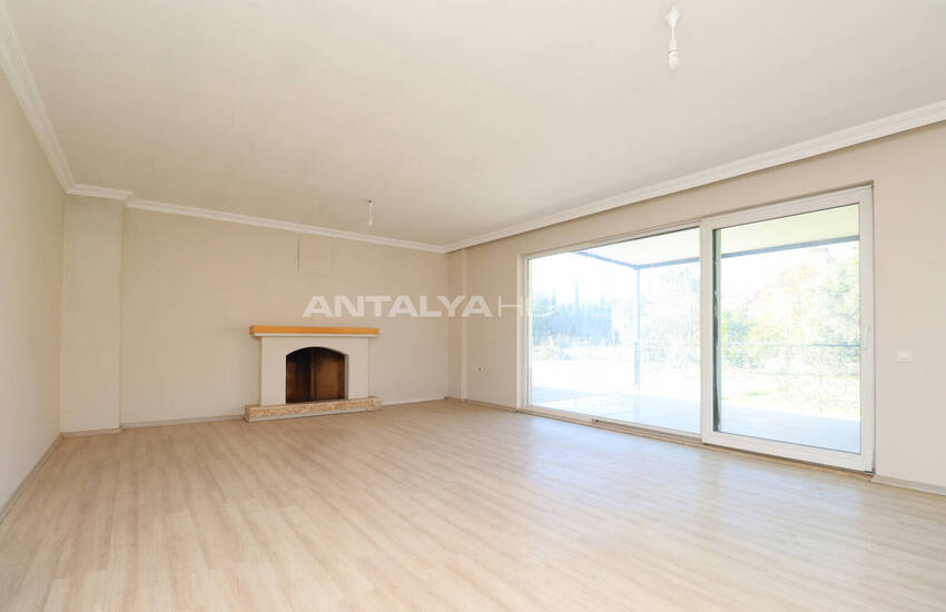 Detached House with Forest Views in Antalya Kepez 41