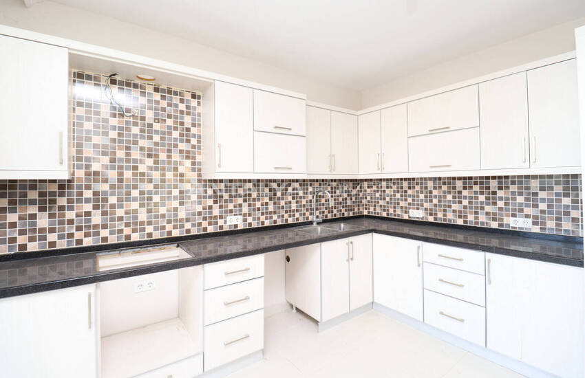 Detached House with Forest Views in Antalya Kepez 43