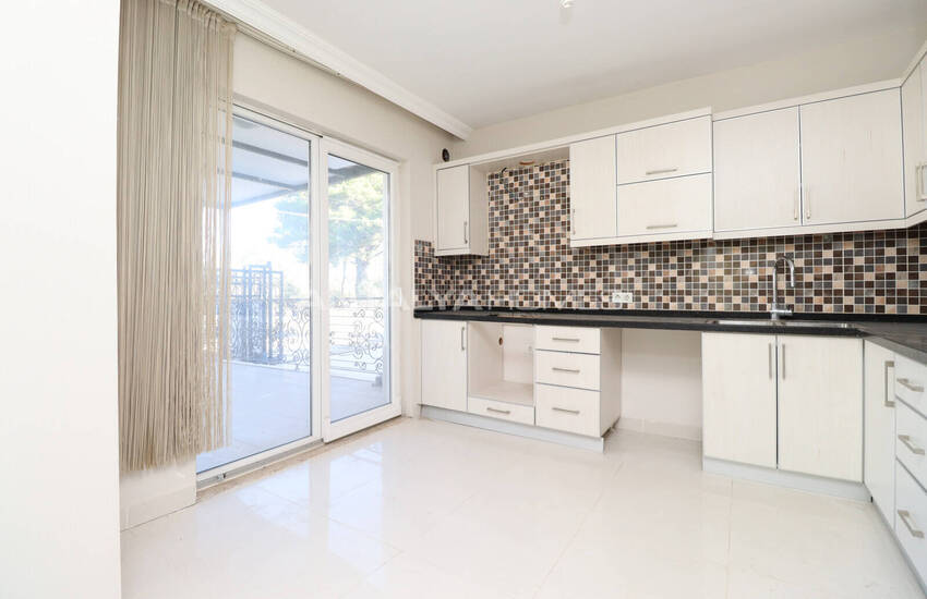 Detached House with Forest Views in Antalya Kepez 44