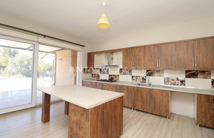 Detached House with Forest Views in Antalya Kepez 18