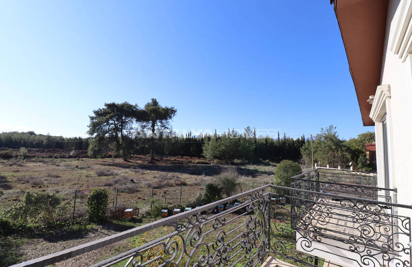 Detached House with Forest Views in Antalya Kepez 23
