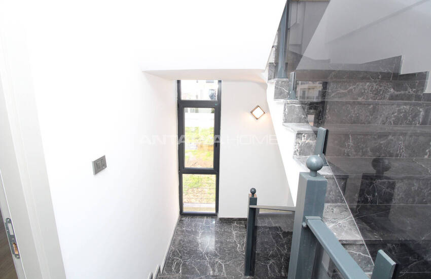 Antalya Belek'te Taş Kaplama Şık Müstakil Villa 41