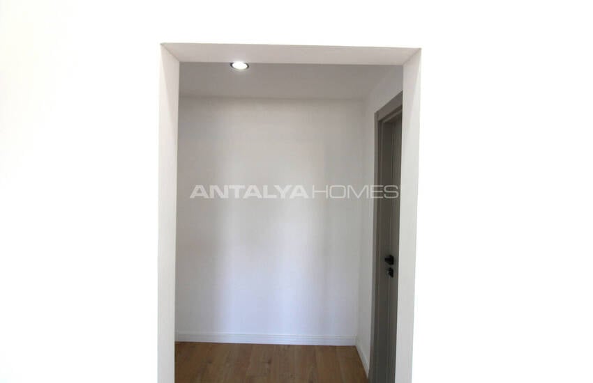 Antalya Belek'te Taş Kaplama Şık Müstakil Villa 43