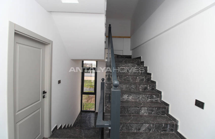 Antalya Belek'te Taş Kaplama Şık Müstakil Villa 39