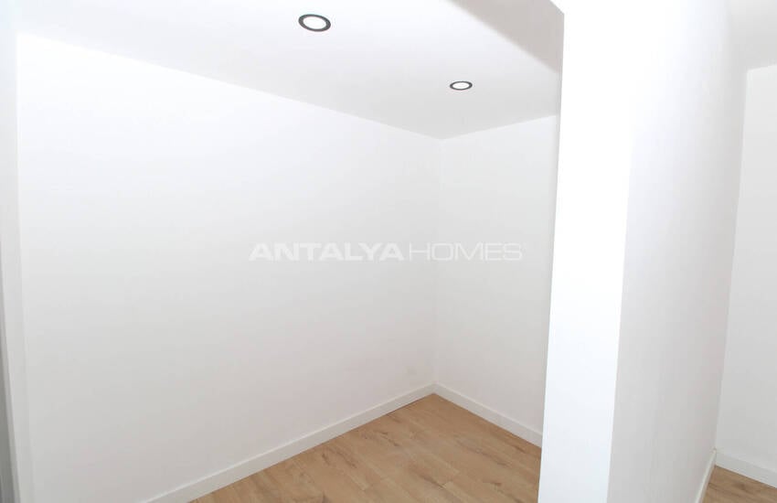 Antalya Belek'te Taş Kaplama Şık Müstakil Villa 42