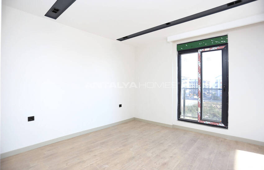 Flat in a Complex with Pool Near Antalya City Hospital in Kepez 13