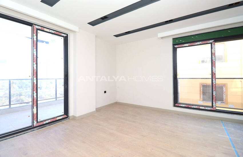 Flat in a Complex with Pool Near Antalya City Hospital in Kepez 8