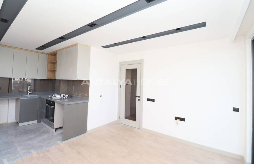 Flat in a Complex with Pool Near Antalya City Hospital in Kepez 9